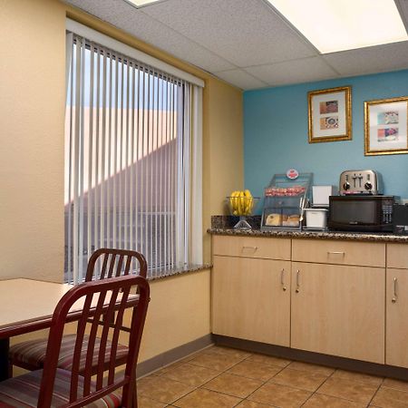 Super 8 By Wyndham Austin Downtown/Capitol Area Motel Kültér fotó