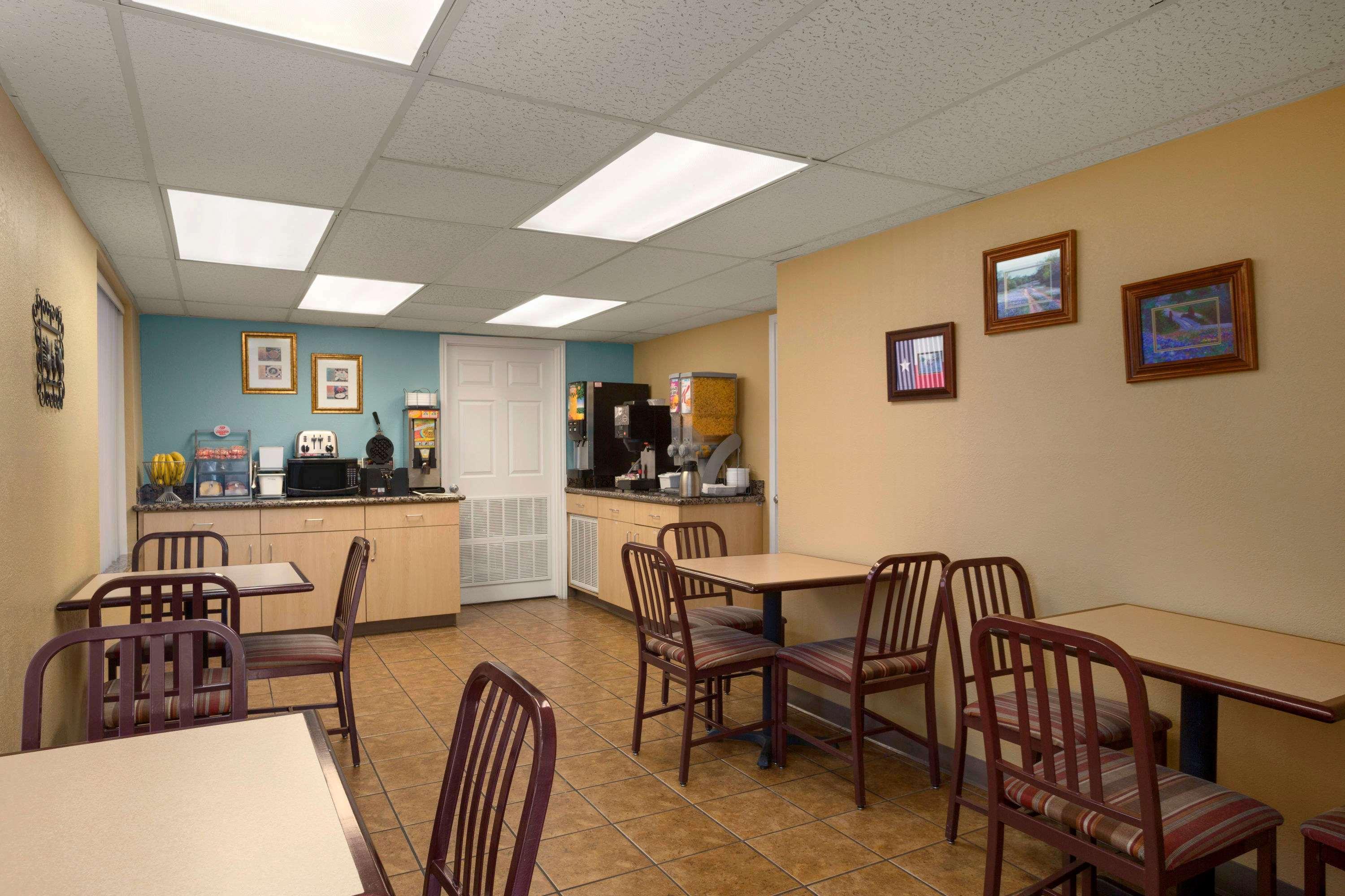 Super 8 By Wyndham Austin Downtown/Capitol Area Motel Kültér fotó